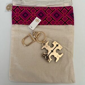 T MONOGRAM LOGO BAG GHARM/KEY RING
Tory Birch Bag Charm/Key Ring Brand New